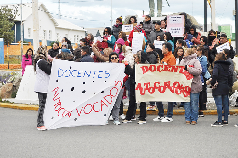 Docentes Autoconvocados Protestaron Por Sueldos Miserables Provincia 23